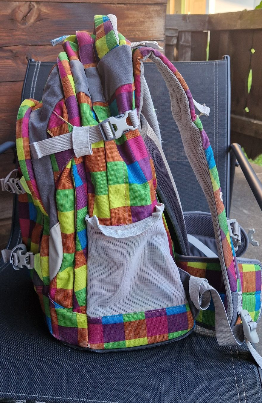 Satch Borse & Zaini: Satch Schulrucksack buntes Karomuster – Usato da Klosters Dorf venduto da sel_p9wx 2