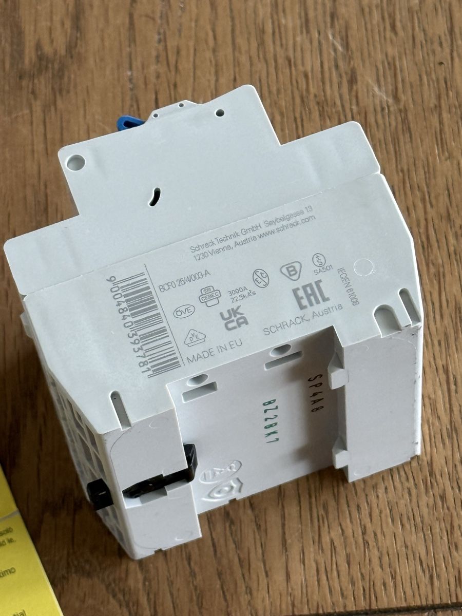 Interrupteurs: Schrack Fehlerstromschutzschalter BCFC0 25/4 003-A 4P Typ A – Neuf avec emballage d'origine à Uitikon-Waldegg par Rps 3