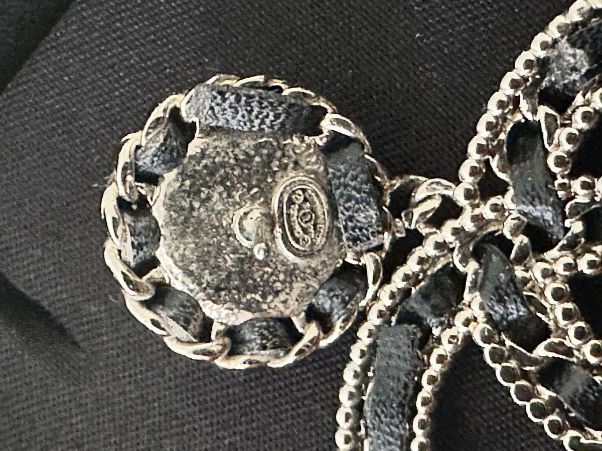 Chanel Ohrringe & -stecker: Chanel Ohrringe mit Perlen – Gebraucht aus Frick von Soleil4658 4