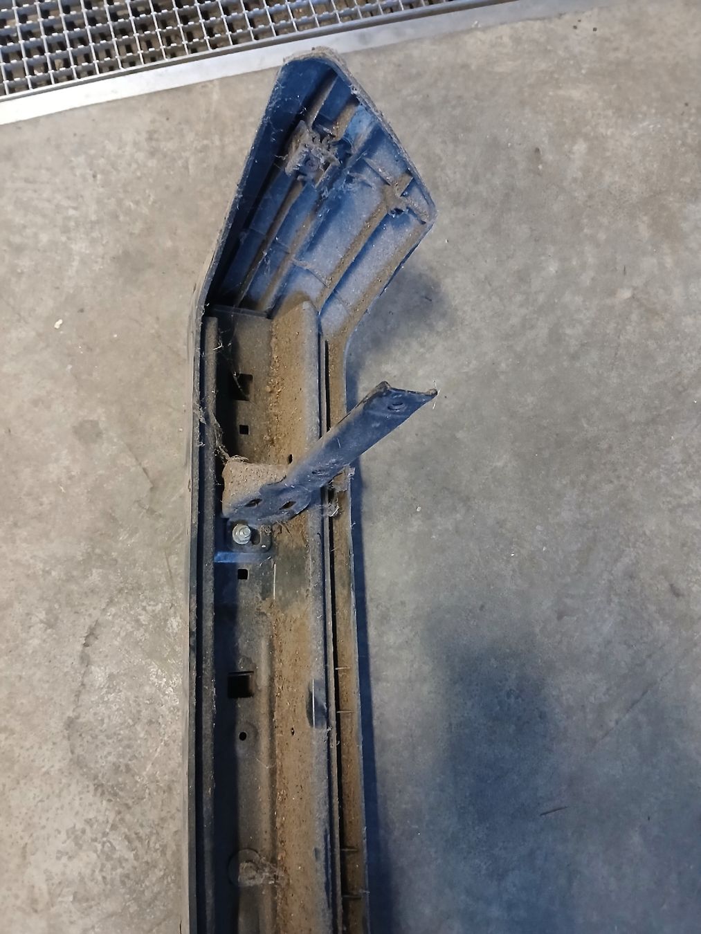 VW Tutti pezzi di ricambio auto: VW Golf Stosstange hinten – Usato da Langenthal venduto da Egro50 2