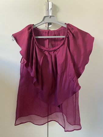 Topmarke Red Valentino Seidentop im Beerenton Grösse 36