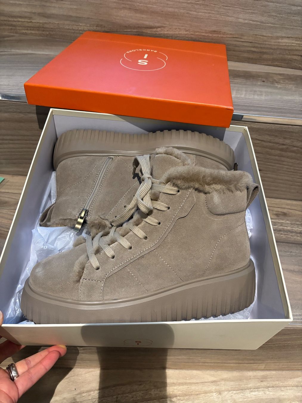 Scarpe da donna: Lammfell Winterstiefel Gr.40 neu – Nuovo e nell'imballaggio originale da Dielsdorf venduto da ncgarasi