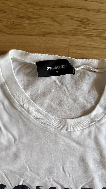 T-shirts: Dsquared Tshirt – D'occasion à Dietikon par Sara1409 1