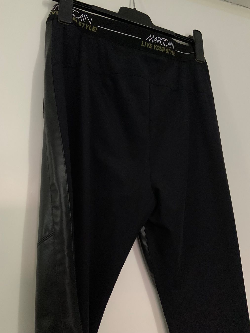 Marc Cain Pantaloni: Marc Cain Hose in Lederoptik, schwarz, Grösse Nr. 4 – Usato da Niederteufen venduto da mix18 4