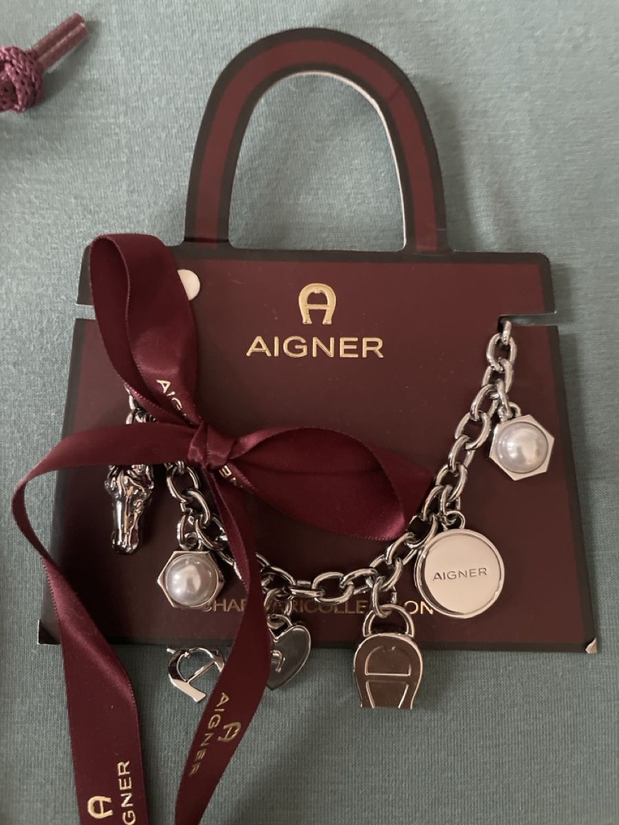 Ciondoli: Aigner Silber Charm neuwertig original – Nuovo e nell'imballaggio originale da Basel venduto da Blumi_13 1