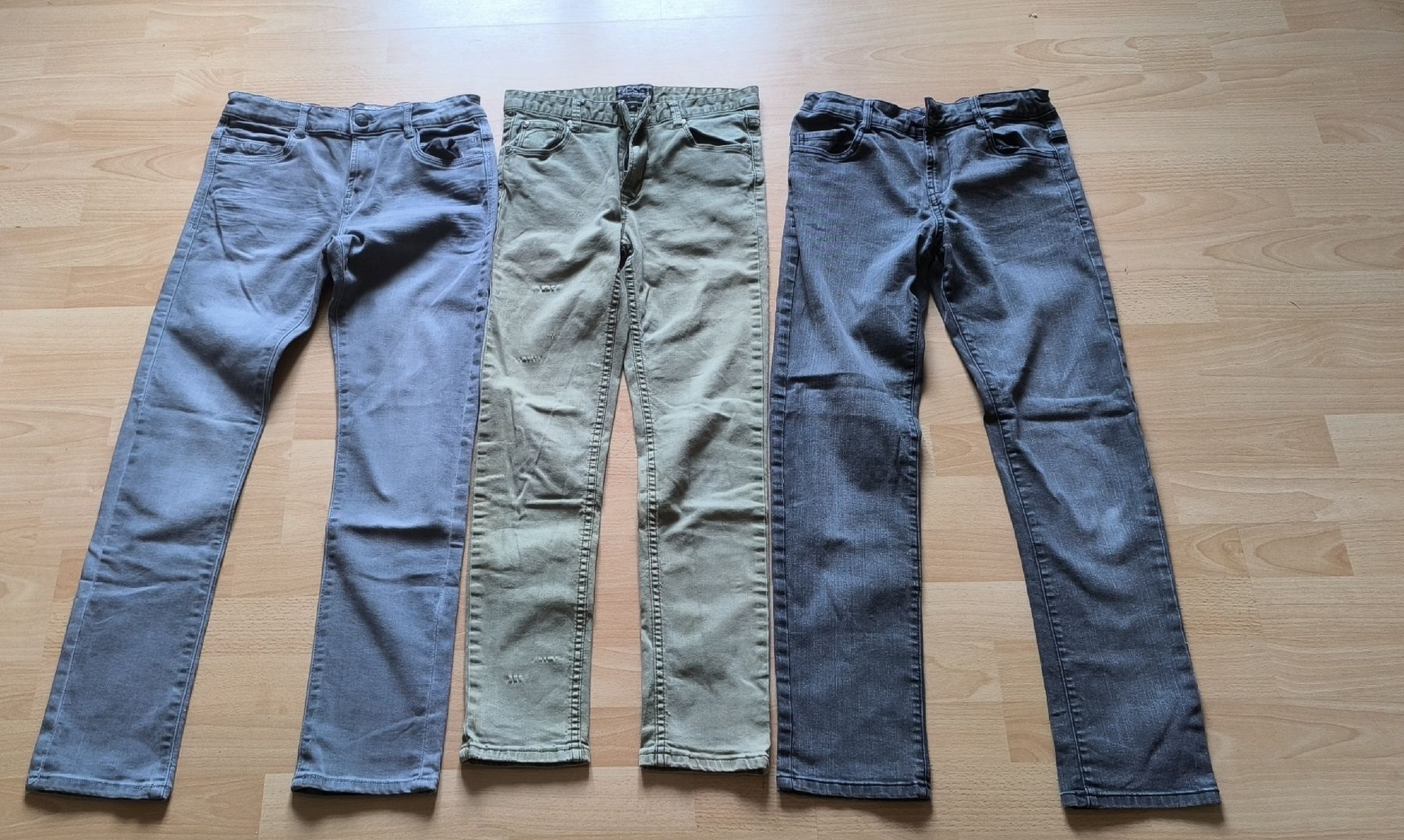 Pantaloni: Lot de jeans 152 – Usato da Arnex-sur-Orbe venduto da mbdaso