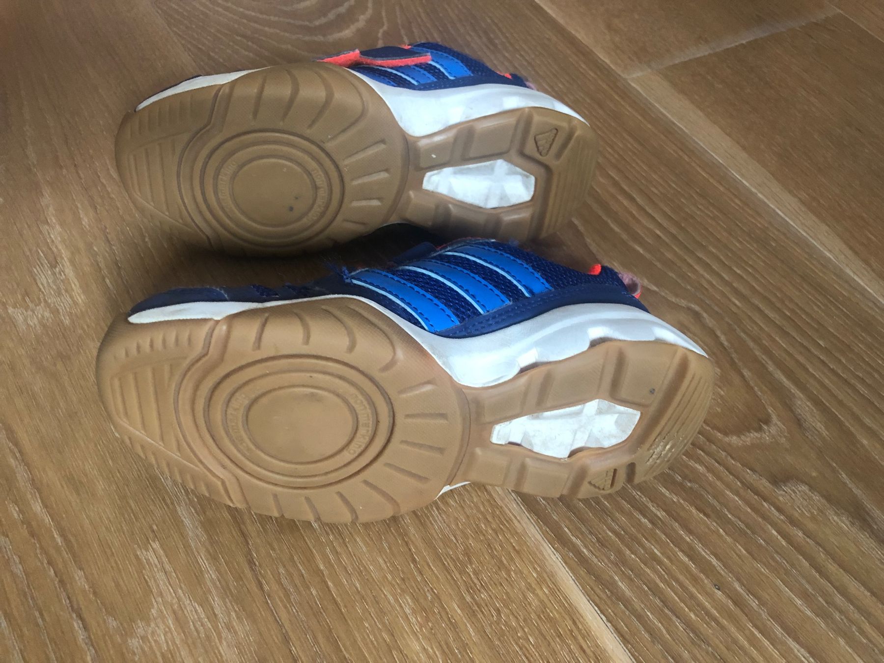 Adidas Scarpe per ragazzi: Adidas Hallenschuhe Gr. 30 – Usato da Sarmenstorf venduto da Contendra 1