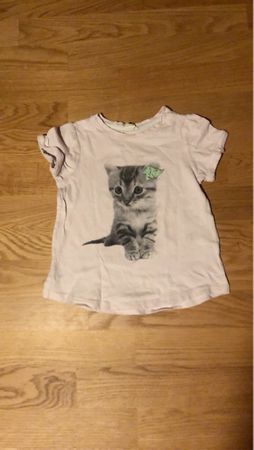 Süsses T-Shirt mit Katzenmotiv , Grösse 92, Guter Zustand