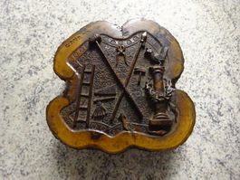 Arma Christi / Baumstamm Schnitzerei Reliquie