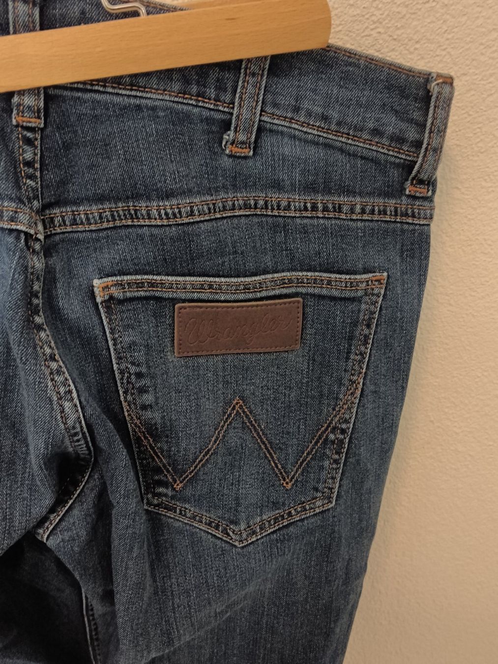 Wrangler Jeans: Wrangler Jeans – Usato da Müntschemier venduto da Bluebonnet 2
