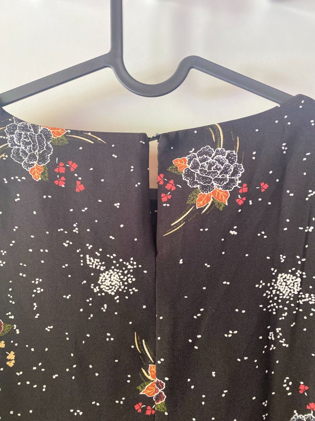 Kleider: Robe noire à fleurs - Camaïeu – Neu und originalverpackt aus Rochefort von Audrey.Maire 3