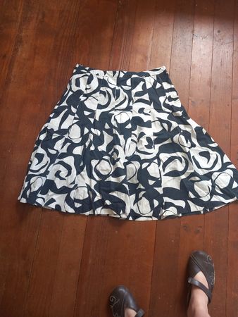 Jolie jupe évasée imprimé H&M, T40, parfait pour l'été!