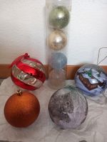 32 sehr unterschiedliche Weihnachtskugeln (Kügelchen)