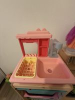 Kinder-Spielküchenspüle mit fließendem Wasser
