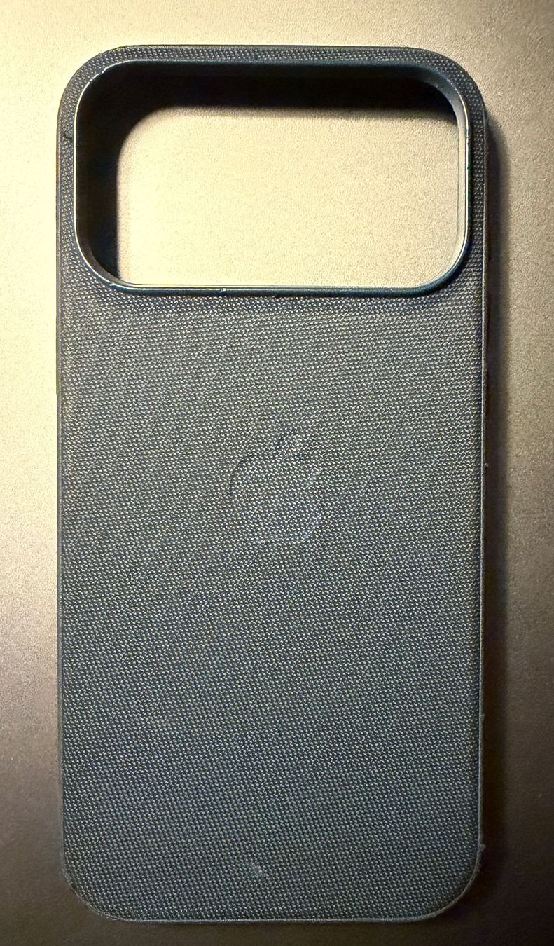 Apple Cover & Protezioni schermo: Original Apple iPhone 17 Pro Max Feingewebecase mit MagSafe – Usato da Basel venduto da baywatchpamela 2