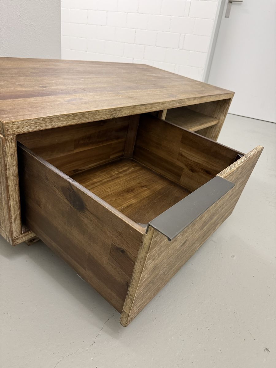 Articoli in legno: Wie Neu - Holz-Couchtisch – Nuovo (secondo la descrizione) da Winterthur venduto da Henici 5