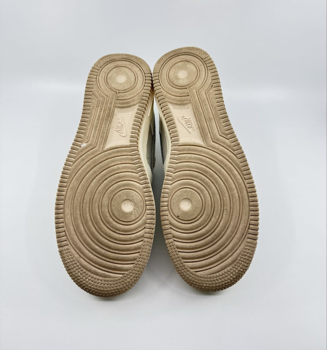 Nike Scarpe da donna: Nike Air Force 1 Low Light Bone Suede Tassels Gr.38,5 – Usato da Herisau venduto da Seyashop1 4