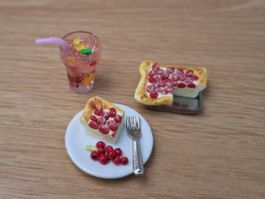 Handmade Trübeliwähe mit Trübelisirup, auf Keramik Teller