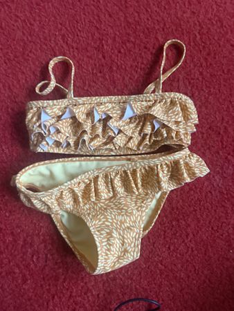 Süsser Mädchen Bikini Gr. 110/116, Sommerbad mit Rüschen.