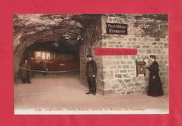 Bahnzug und Postablage Jungfraubahn-Station Eismeer