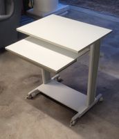 Computertisch weiss mit Rollen gebraucht guter Zustand