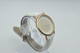 Damen-Armbanduhr 38 mm neuwertig (läuft mit Garantie)