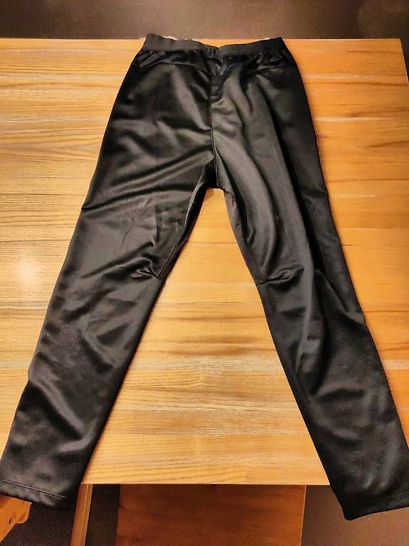 Adidas Pantaloni: Adidas Jogginghose – Usato da Wattwil venduto da ---------- 1