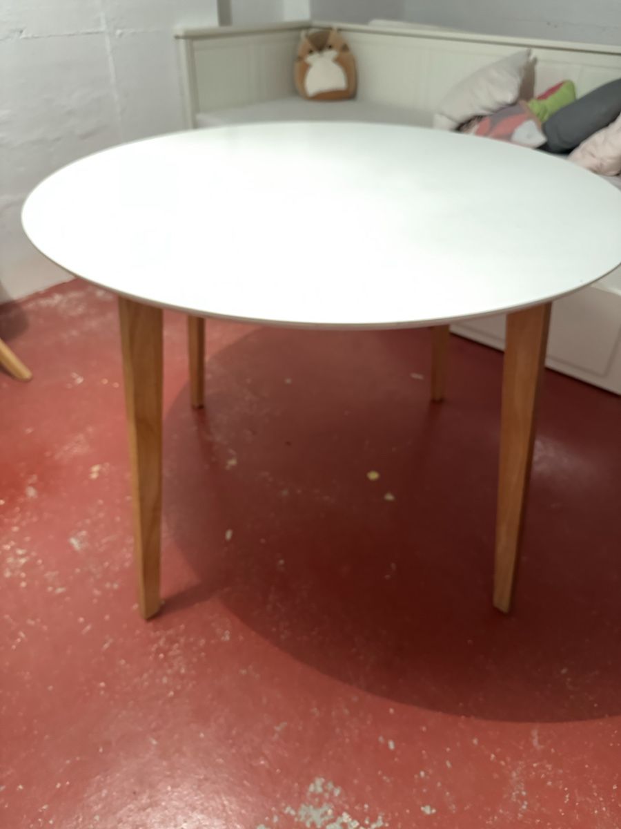 Tische: Tisch weiss rund  – Gebraucht aus Hinteregg von matthias.walz