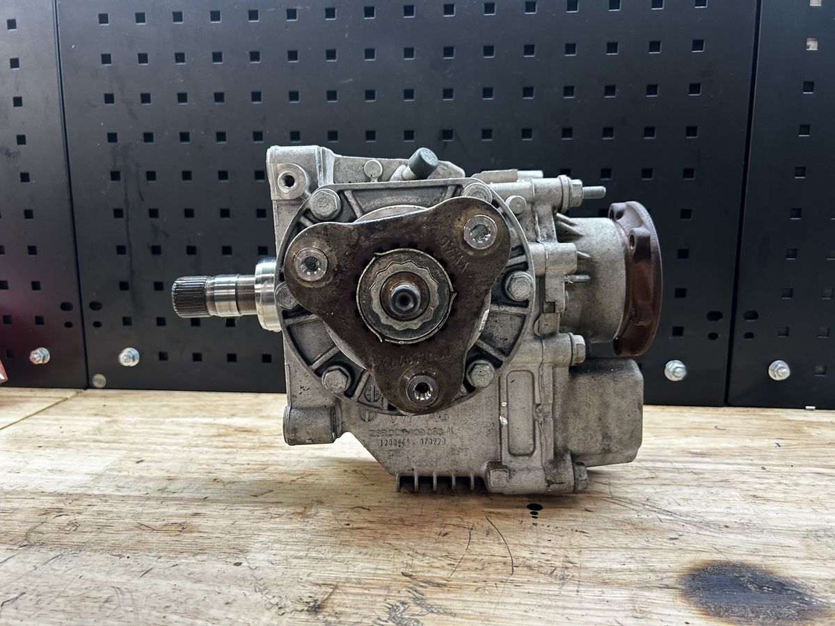 Volkswagen Tutti pezzi di ricambio auto: VW Winkelgetriebe 0CN 409 053 – Usato da Wolhusen venduto da SilvanK.