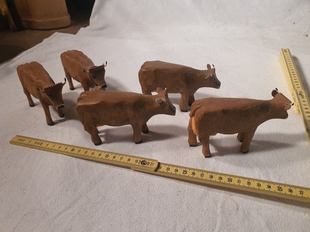 Statuette: geschnitzte Holzkühe – Usato da Häggenschwil venduto da hae_dgp2 2