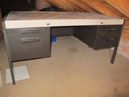 Bureau de 1,56m  x  0,76m  hauteur  0,75m