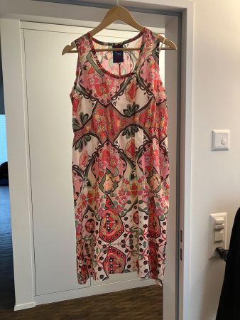 Wunderschönes Kleid aus Seide von Johnny Was S M top Zust.