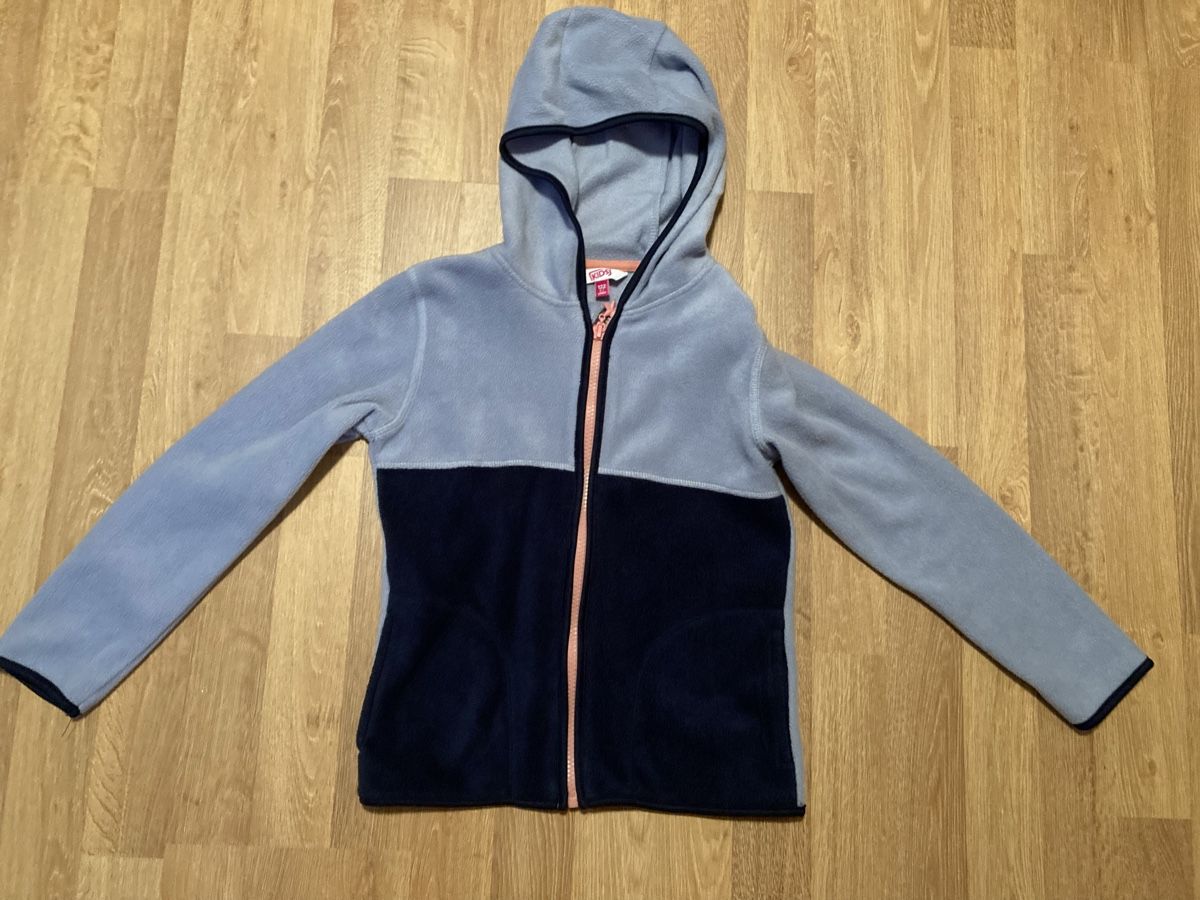 Giacche & Cappotti: Kinder Fleecejacke Gr. 122 – Usato da Emmenbrücke venduto da JJ_89