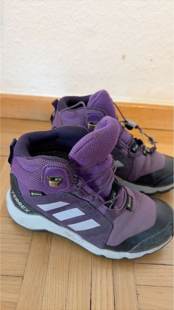 Adidas Scarpe per ragazze: Adidas Terrex Goretex, Lila, Grösse 30 – Usato da Zürich venduto da Phil220