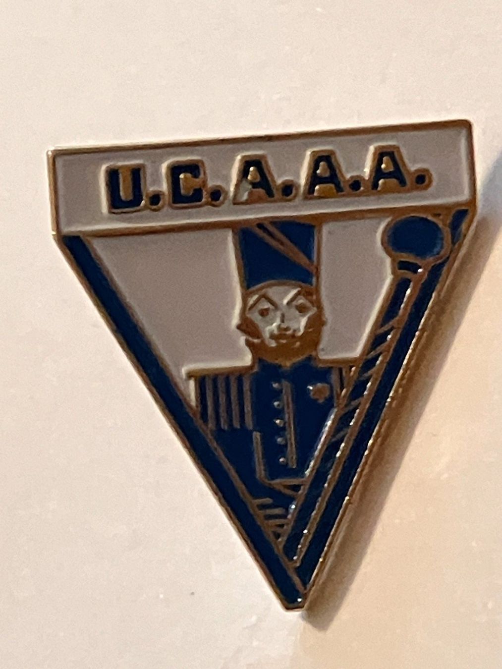 Plaketten & Abzeichen: 1 Pin U.C.A.A.A – Gebraucht aus Basel von djwwpp