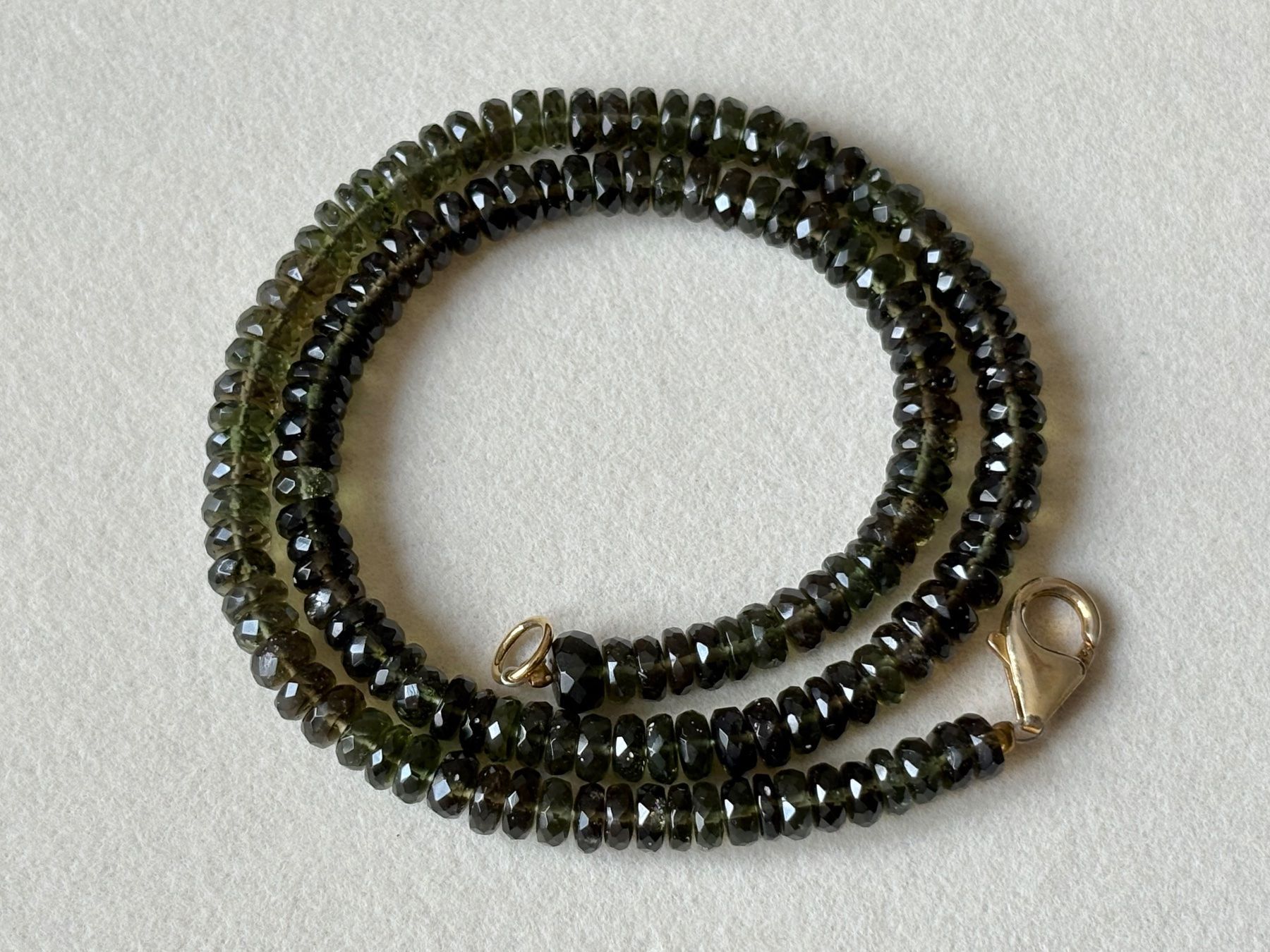 Colliers: Echte Moldavit Halskette, TOP, 45 cm, facettiert – Neuf avec emballage d'origine à Brugg AG par lau_9rvy 5