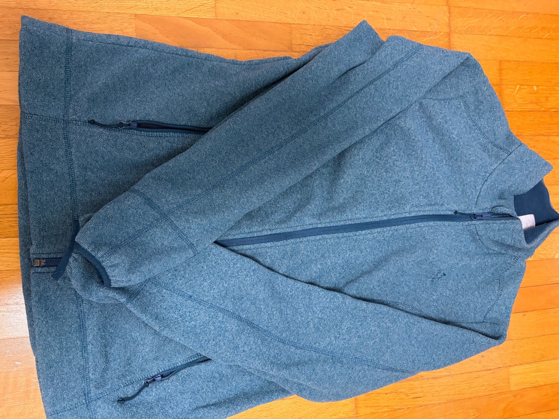 Lots de vêtements: Zwei Fleecejacken – D'occasion à Chur par alv_2xr8 1