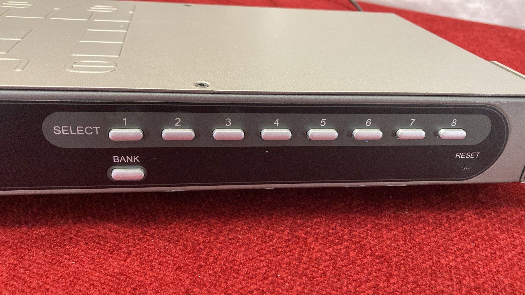 Hubs & Switches: Steuerung LevelOne KVM-0811 8-Port PS/2 KVM Switch – Gebraucht aus Dietikon von Rima57 3