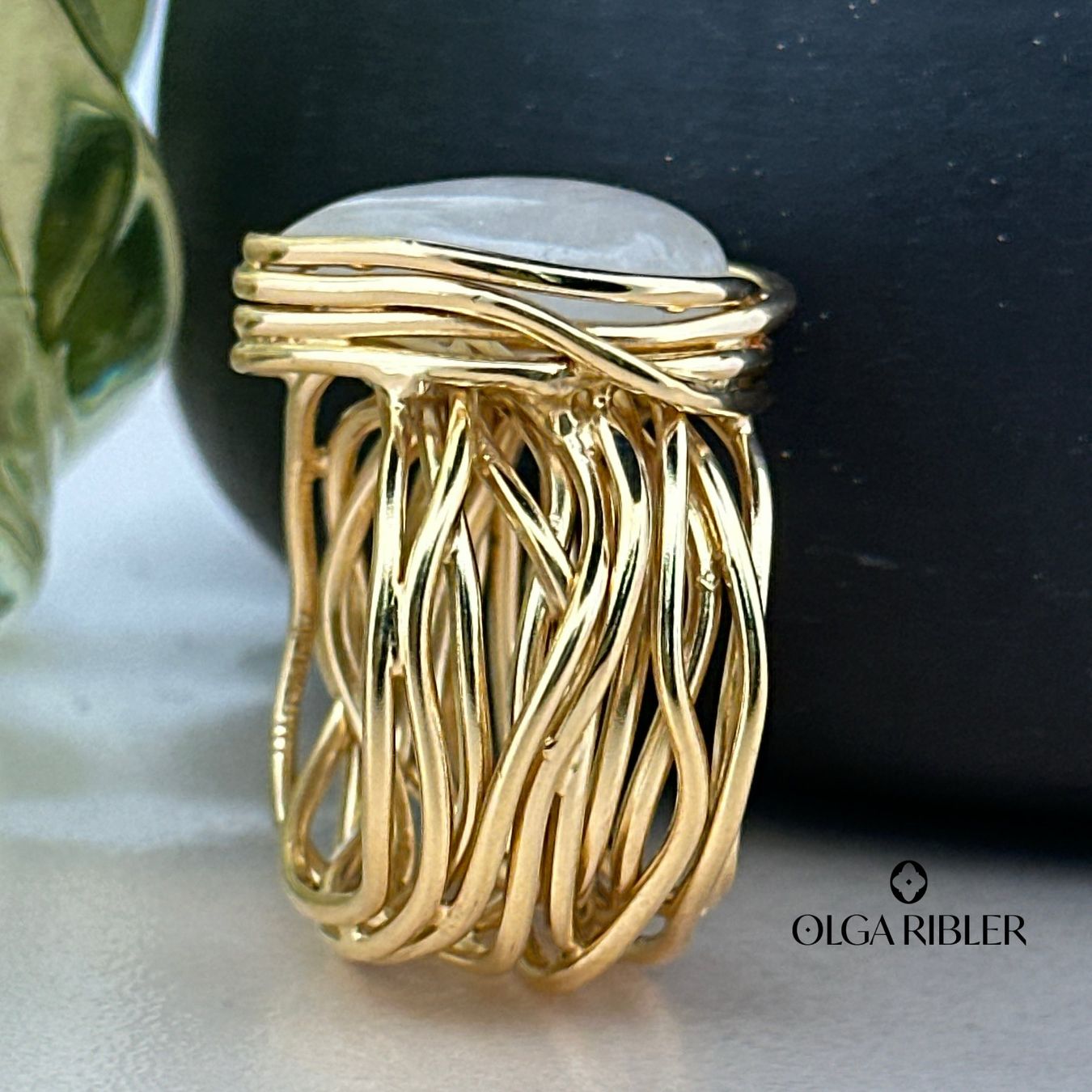 Olga Ribler Anelli: Spaghetti-Ring mit  Regenbogen-Mondstein Gr 57 – Nuovo (secondo la descrizione) da Luzern venduto da Schmuckoutlet 1