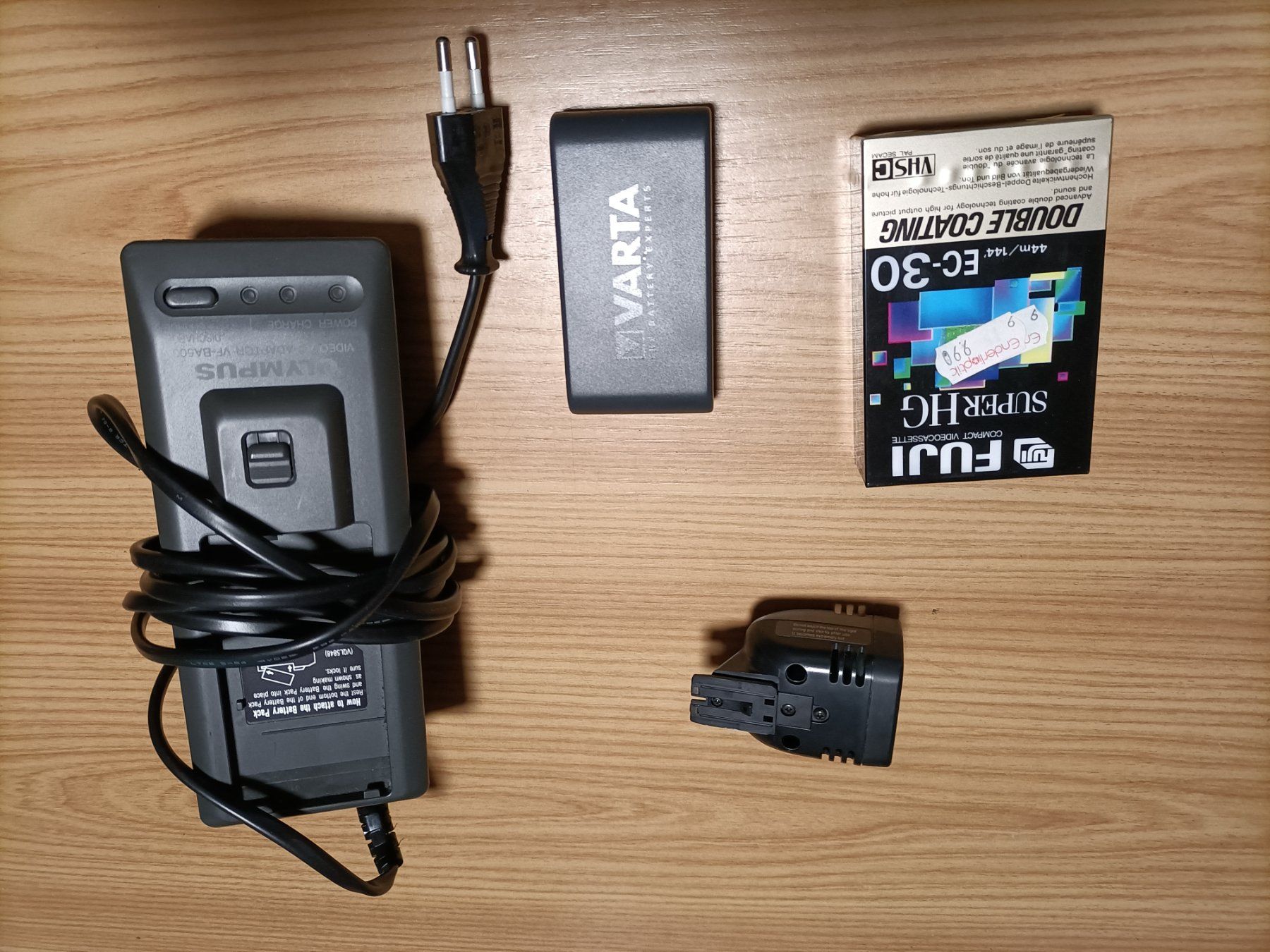 Olympus Videocamere: Olympus VX-C500-KE Camcorder, mit Zubehör – Usato da Schöftland venduto da Snacketti7 2