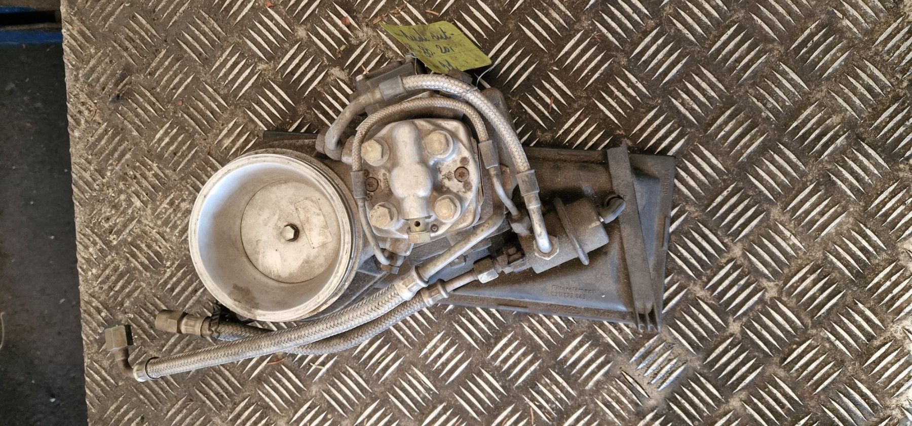 Audi Tutti pezzi di ricambio auto: Audi 80 Mengenteiler & Luftmengenmesser – Usato da Niederuzwil venduto da Baer1997
