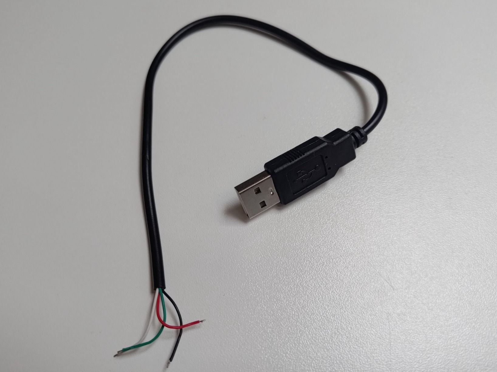 Cavi: USB Stecker / 4 Drähte / 0.3 m Kabel – Nuovo e nell'imballaggio originale da Liestal venduto da Kratzilla