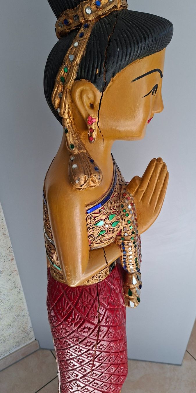 Statuette: Geschnitzte Holzfigur Thai-Dame, Handarbeit, Deko ca 128cm – Usato da Opfikon venduto da Diversamente 4