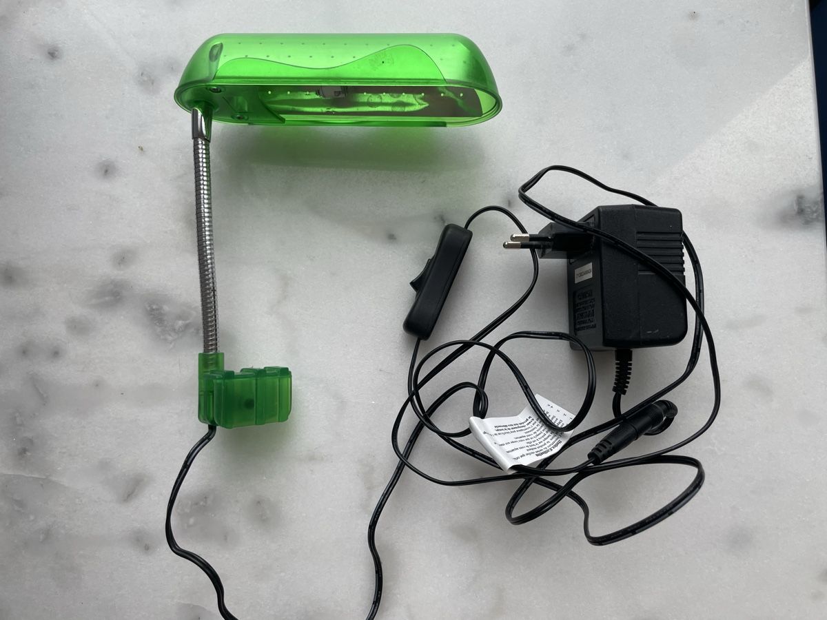 Lampade: Kleine Lampe mit beweglichem Hals – Usato da Nidau venduto da Beritundpan