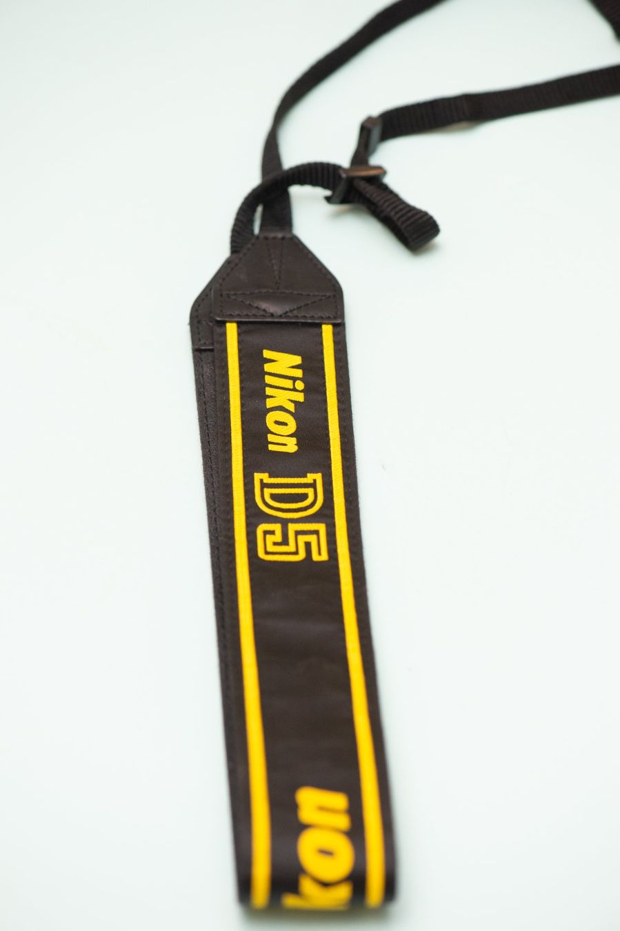 Nikon Altri Accessori: Nikon D5 Kamera Gurt – Usato da Reinach BL venduto da ATA2013