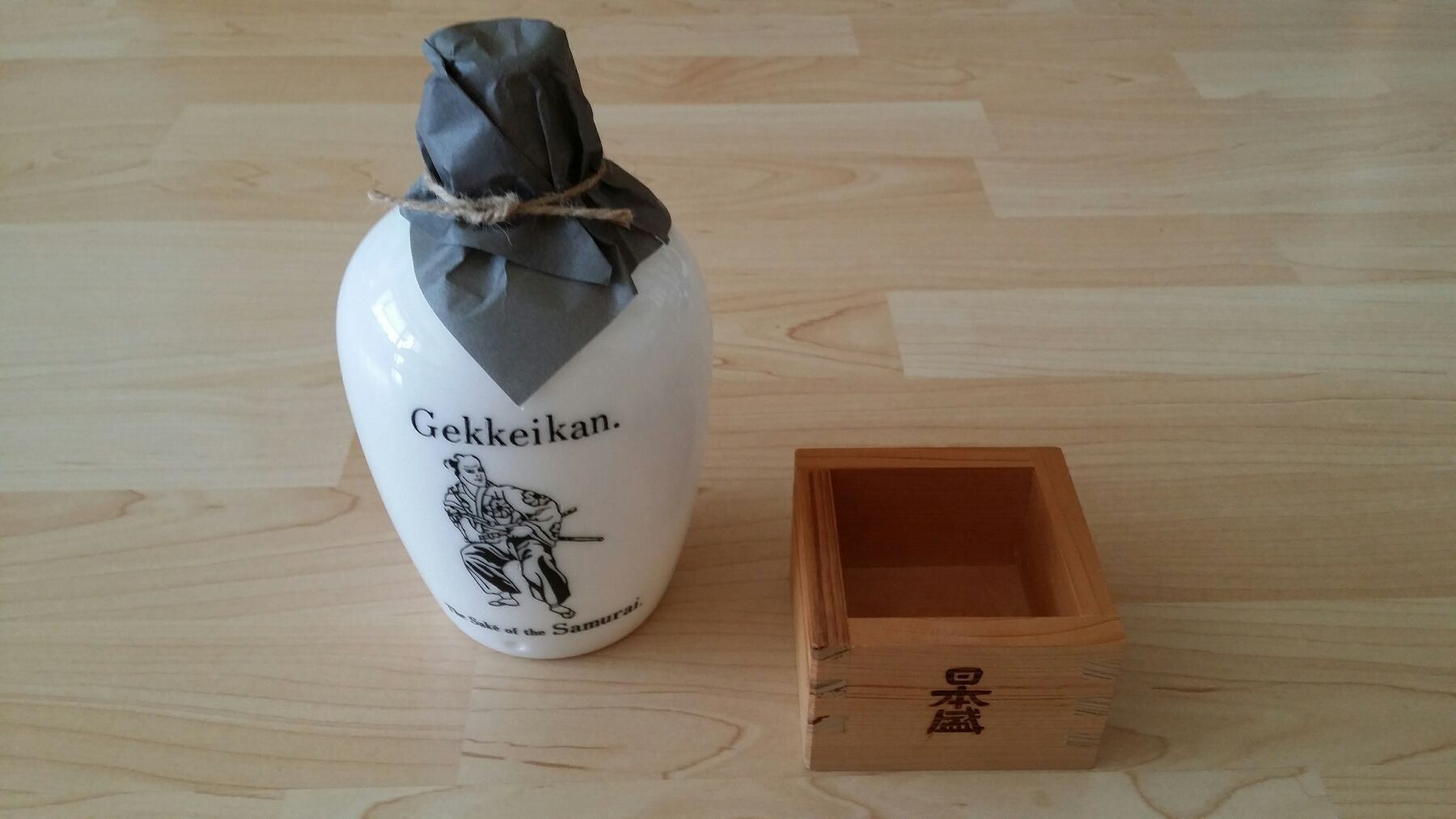 Altro: Sakeflasche und Saketrinkbecher – Usato da Gossau ZH venduto da SwissJapan 1