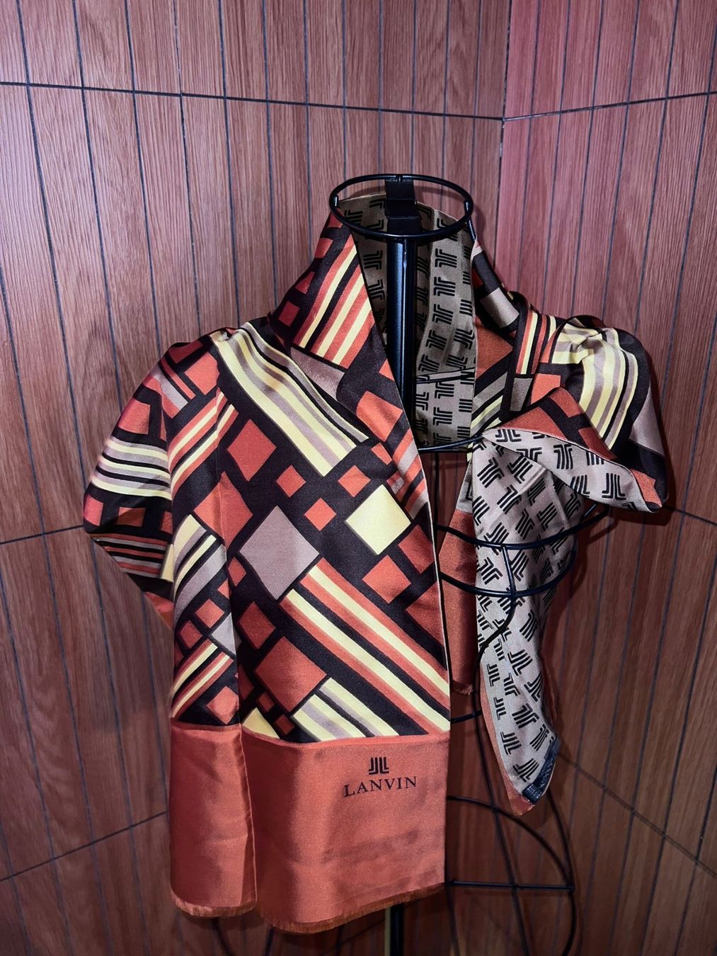 Lanvin Foulards, Tücher & Schals: Lanvin Paris Seidenschal Double Face 130 cm – Gebraucht aus Winterthur von Dejv