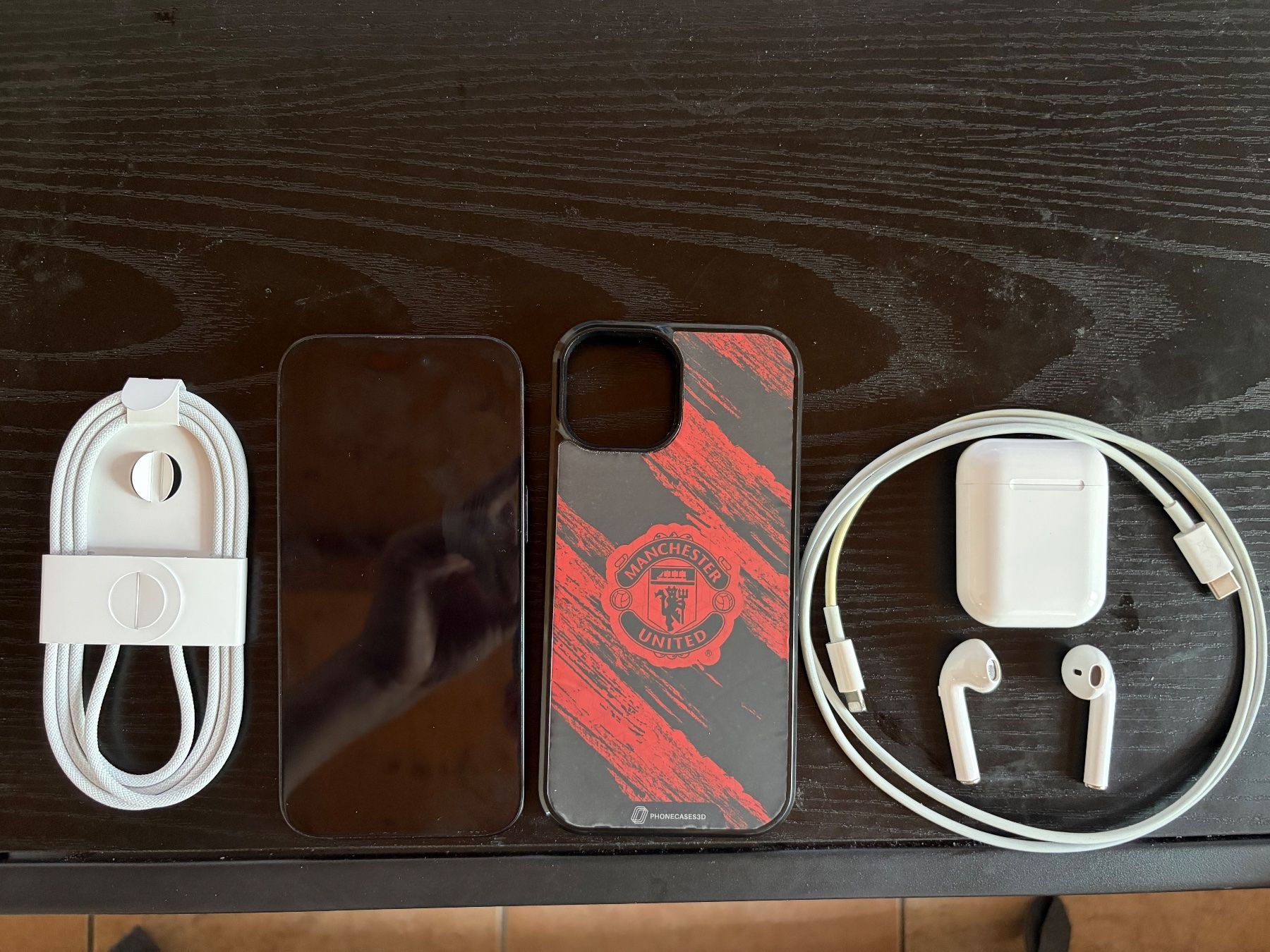 Apple Portables: iPhone 15 128 Go avec coque et écouteurs – D'occasion à Cornol par Kevinlovis22
