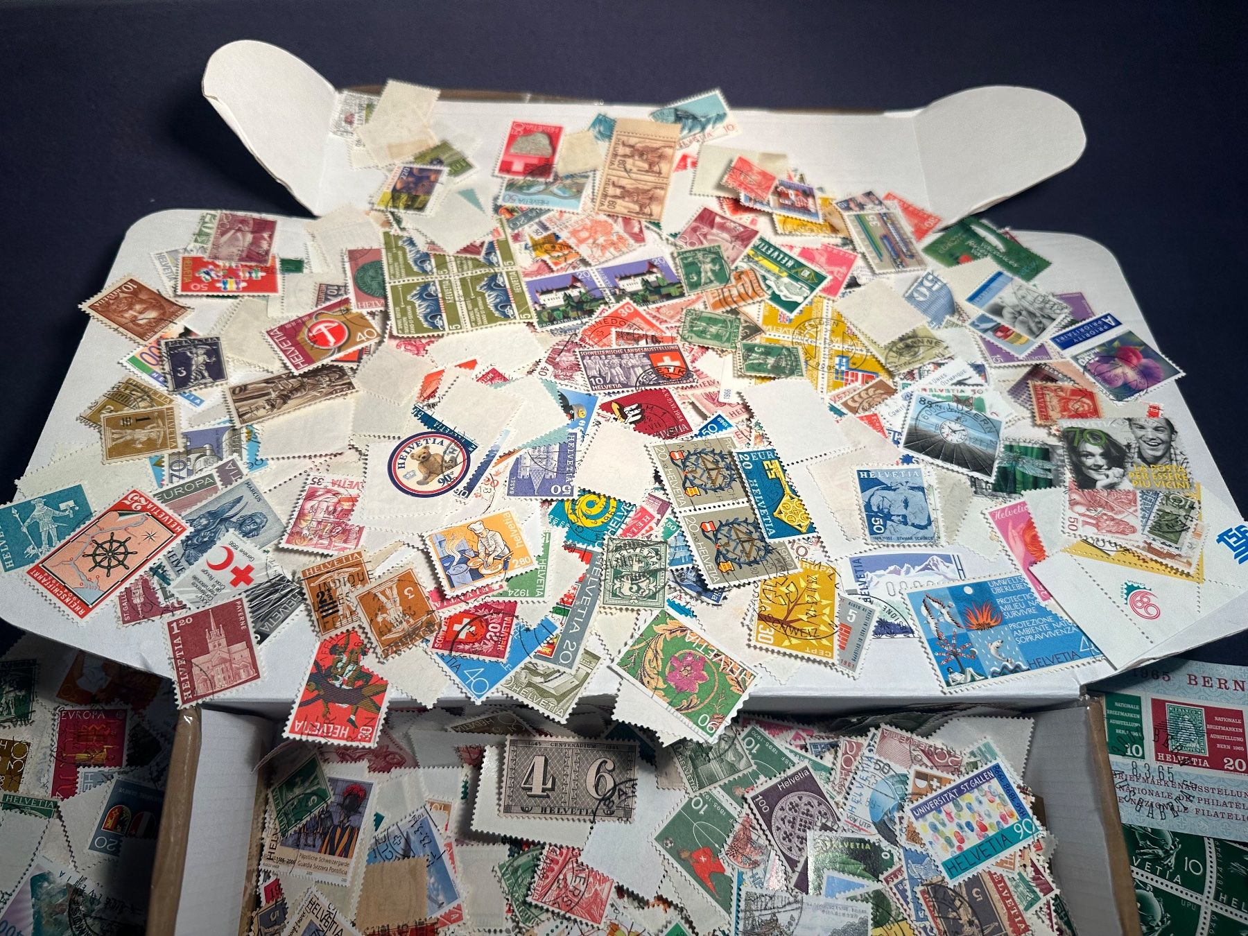 Tutti i francobolli: Karton mit Briefmarken Schweiz - Sammlung – Usato da Stettfurt venduto da 2442 2