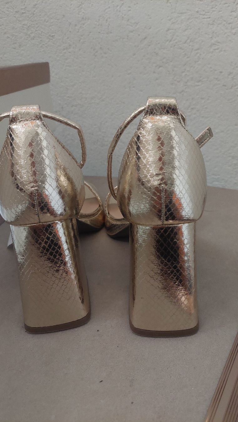 Next Scarpe da uomo: Gold AbsatzSchuhe/gr.37,NEU – Nuovo e nell'imballaggio originale da Basel venduto da O-MEGA 4